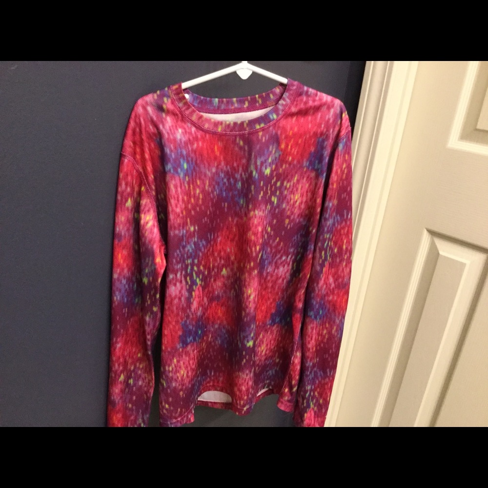 Long sleeve athletic shirt
